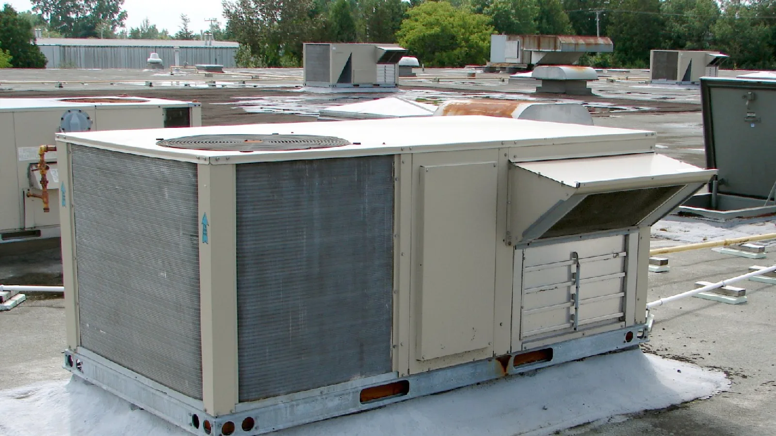 Rooftop packaged air-conditioning units